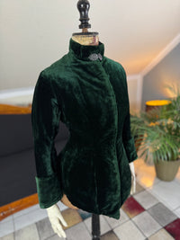 Seltene viktorianische Reitjacke, ca. 1878 – Grüner Samt, gestepptes Seidenfutter, historische Reitsportmode