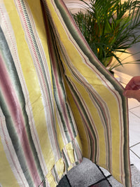 Eine Robe à l’Anglaise aus gelb, grün und pink gestreiftem Seidentaft, ca. 1770