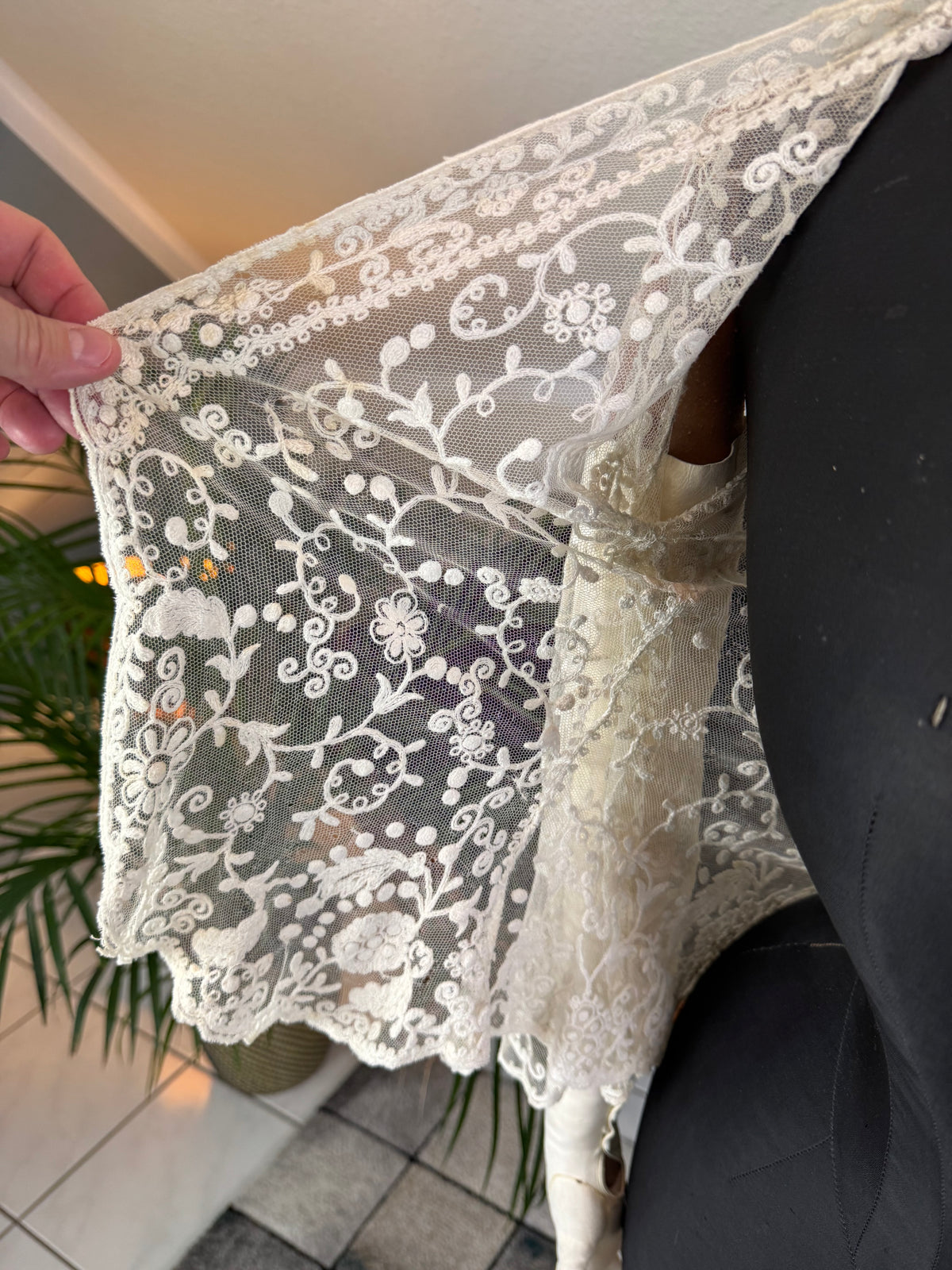 Jacke aus weißem besticktem Tüll, Edwardianisch, England, ca. 1906 – Dekoratives Überkleid