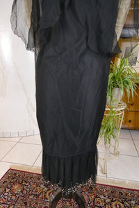 Antikes Abendkleid aus schwarzem Seidenchiffon mit Strasssteinen, ca. 1928