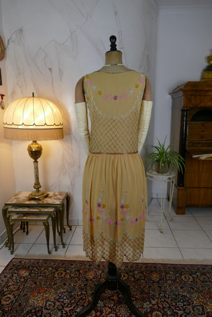 Antikes seidenes, perlenbesetztes Cocktailkleid, ca. 1926