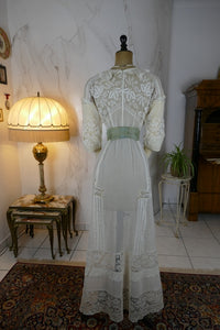 Antikes edwardianisches maltesisches Spitzen-Teekleid, ca. 1908