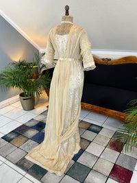 „Antique 1912 cream silk brocade evening dress with lace, crepe drapes and Lady Gillman provenance“