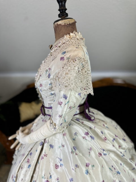 Antikes Seidenabendkleid mit Tagesoberteil, ca. 1864