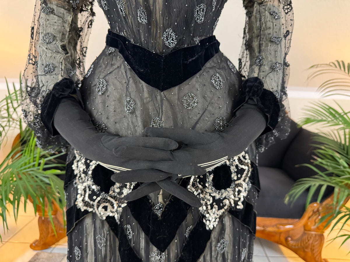 MARC WALTER Außergewöhnliches Abendkleid ca. 1904 – Pariser Couture-Meisterwerk aus Spitze, Tüll und Samt
