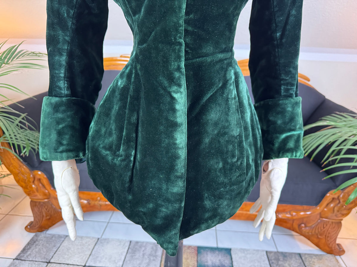 Seltene viktorianische Reitjacke, ca. 1878 – Grüner Samt, gestepptes Seidenfutter, historische Reitsportmode