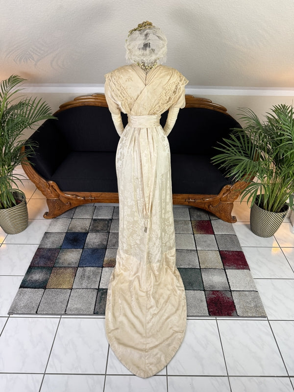 Antikes Hochzeitskleid aus der Titanic-Ära, ca. 1912
