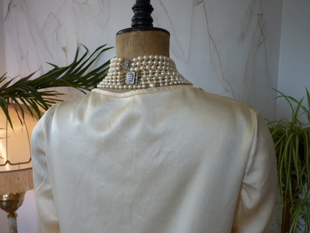 Antikes asymmetrisches Satinbrautkleid, 1920er Jahre – Cremefarbenes Art-déco-Brautkleid
