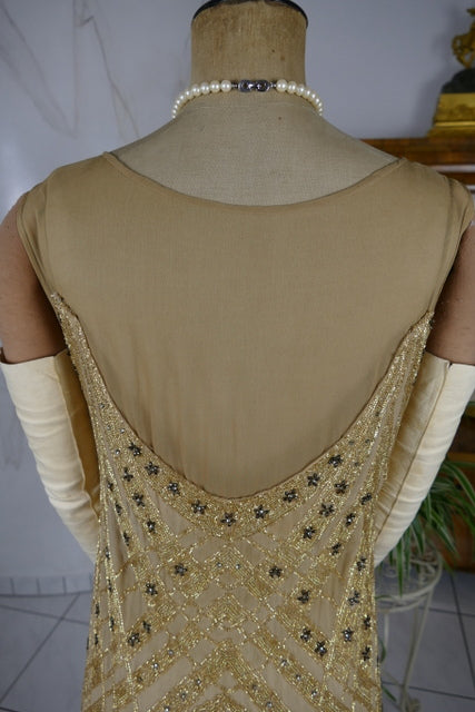 Antikes Flapper-Abendkleid, ca. 1926 – Perlenverzierte Jazz-Age-Silhouette
