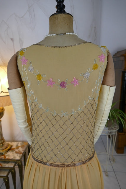 Antikes seidenes, perlenbesetztes Cocktailkleid, ca. 1926