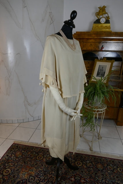 Antikes Brautkleid aus Seidensatin-Crêpe, Amerika, ca. 1925