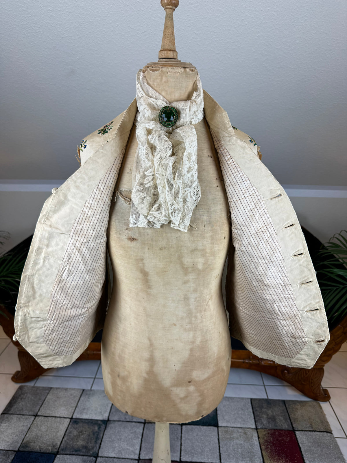 Georgian Cream Silk Embroidered Waistcoat, England ca. 1790 – Vibrant Antique Menswear