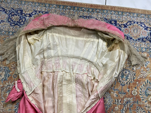 Rosa Satin-Abendkleid aus der Titanic-Ära, ca. 1912