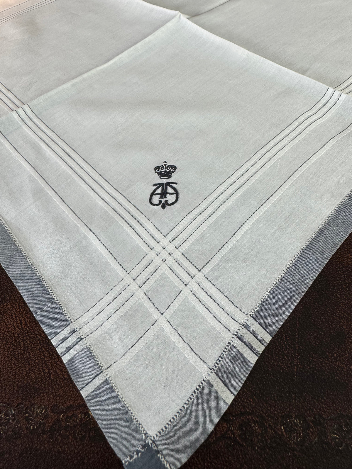 ROYAL Antiquitätensammlung von Trauer-Taschentüchern, 19 Stück mit Württemberg-Monogrammen, um 1900