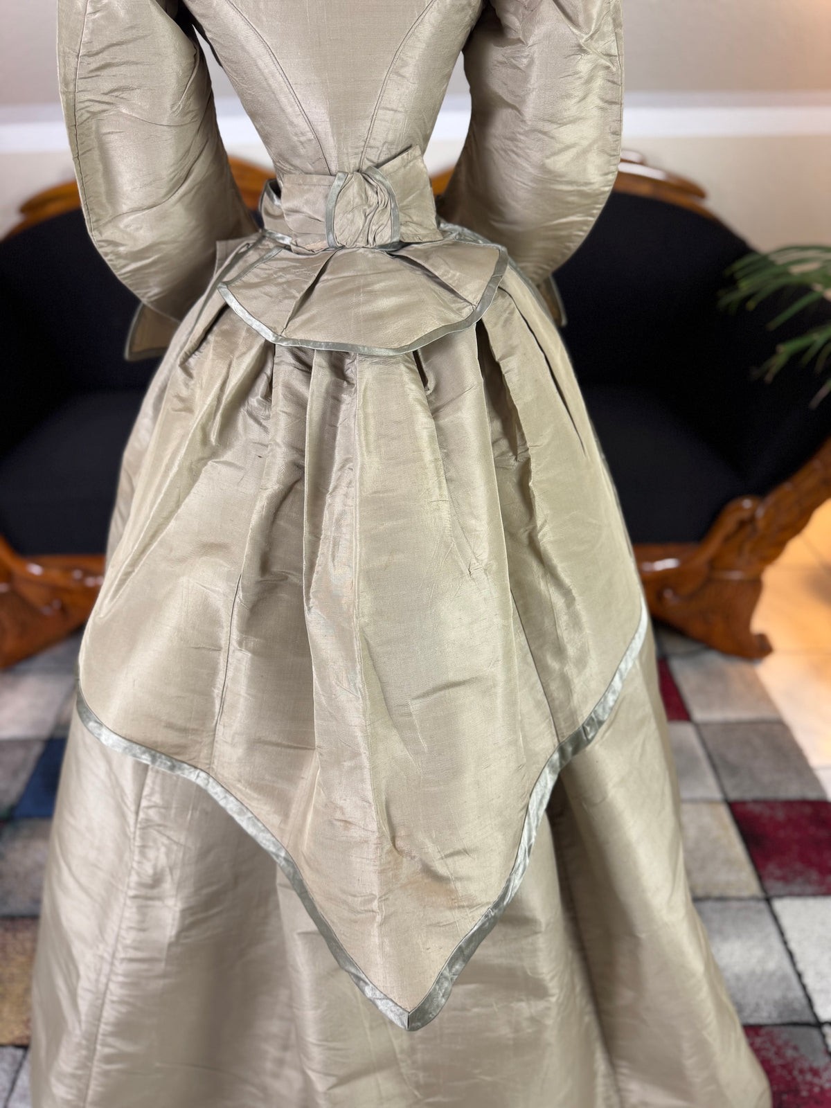 Antikes viktorianisches Seidenkleid, England, ca. 1868