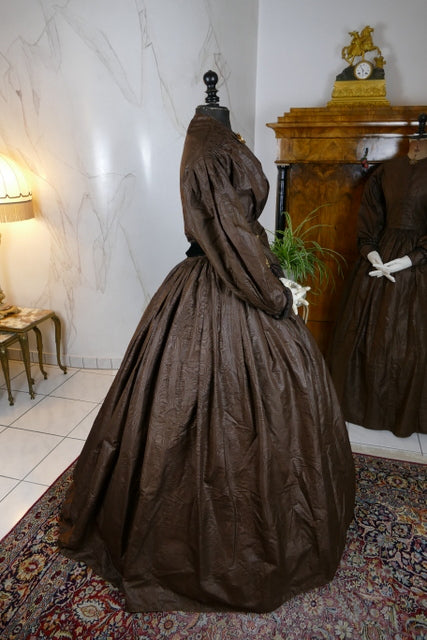 Antike Biedermeier Mutter-Tochter Moiré-Seiden-Nachmittagskleider, 1840er Jahre