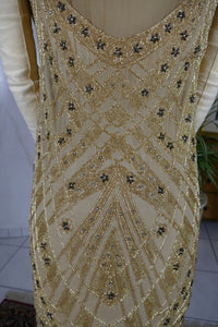 Antikes Flapper-Abendkleid, ca. 1926 – Perlenverzierte Jazz-Age-Silhouette