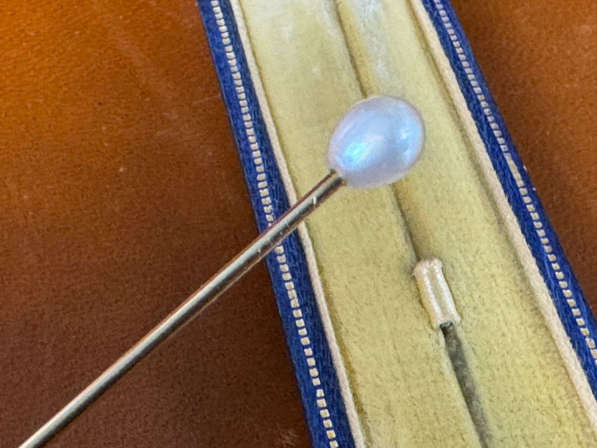 Antique 585 gold tie pin with pearl in original Friedländer Berlin presentation case, collectible linked to Kaiser Wilhelm II