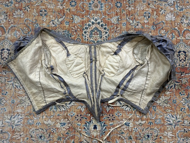Antikes Biedermeier Abendkleid ca. 1845 – Österreichisches Brokatkleid