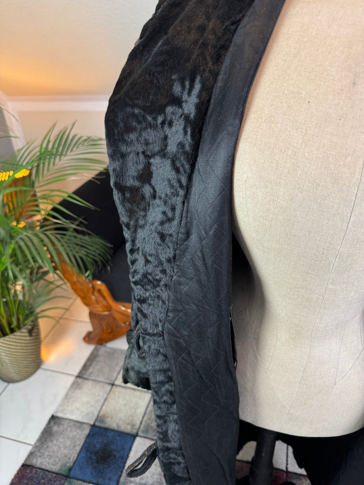 Edwardian ca. 1904 Langer schwarzer Mantel aus künstlichem Biberfell – Victor Tailoring Co., Chicago