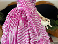 Sommerliche Eleganz einer jungen Dame – Antikes Kleid, ca. 1858