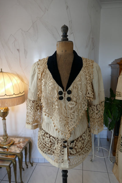 Edwardian linen walking ensemble, ca. 1906, two‑piece dress with jacket and decorative buttons, antique gown