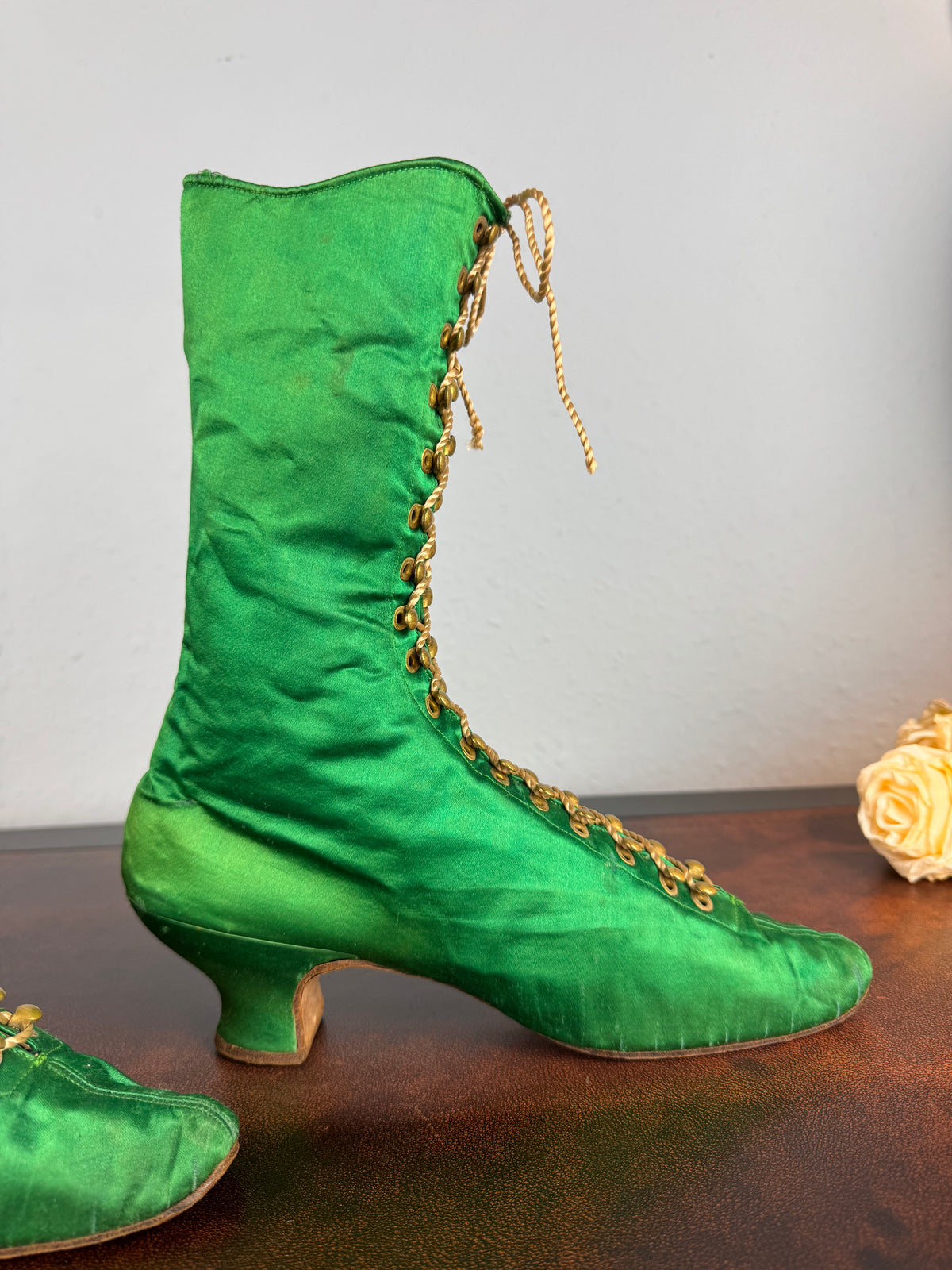 Victorian Green Silk Lace‑Up Boots, ca. 1875 – Low Heel, Brass Fasteners, Red Leather Lining