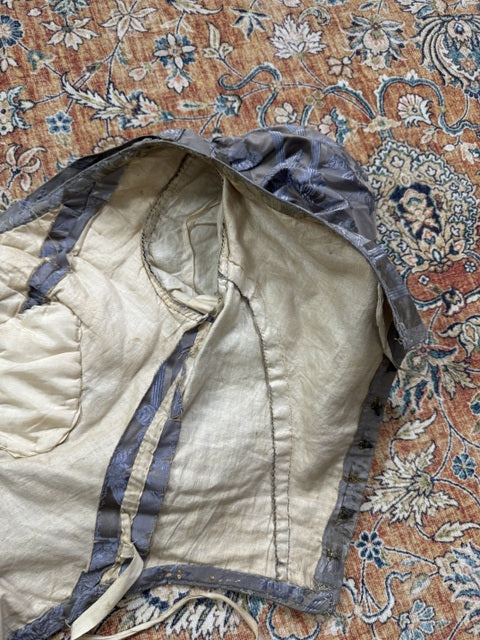 Antikes Biedermeier Abendkleid ca. 1845 – Österreichisches Brokatkleid