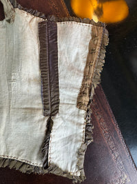 Rokoko-Mieder für ein junges Mädchen, Frankreich, um 1780 – Antikes handgenähtes Kleidungsstück aus dem 18. Jahrhundert