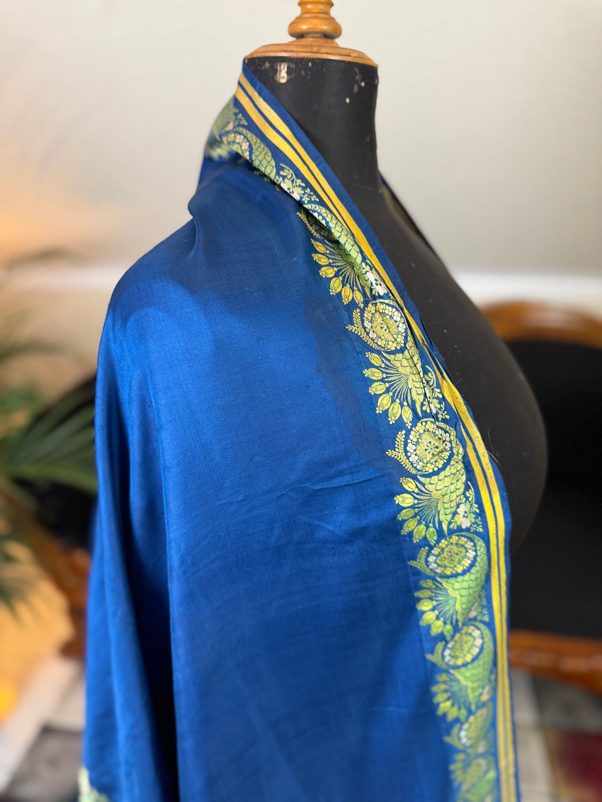 Rokoko-Eleganz in Spitalfields-Seide – Antike Stola, ca. 1790