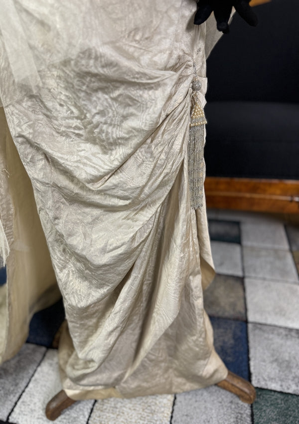 Antikes silbernes Lamé-Abendkleid aus der Titanic-Ära, ca. 1912
