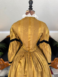 Antikes viktorianisches Tageskleid aus dunklem Goldbrokat, ca. 1858