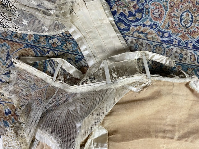 Antikes Hochzeitskleid aus Seide, ca. 1901