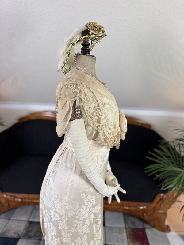 Antikes Hochzeitskleid aus der Titanic-Ära, ca. 1912