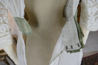 Antikes edwardianisches maltesisches Spitzen-Teekleid, ca. 1908