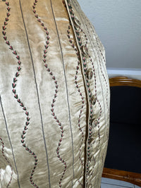 Cream Silk Embroidered Waistcoat, England ca. 1770 – Long‑Line Georgian Men’s Fashion