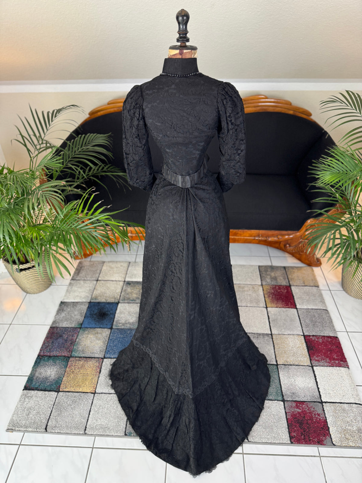 Edwardian black lace day dress, early 20th‑century fashion