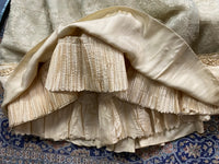Abendkleid aus Chantilly und himmelblauem Satin, ca. 1914