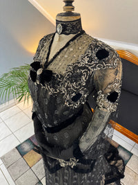 MARC WALTER Außergewöhnliches Abendkleid ca. 1904 – Pariser Couture-Meisterwerk aus Spitze, Tüll und Samt