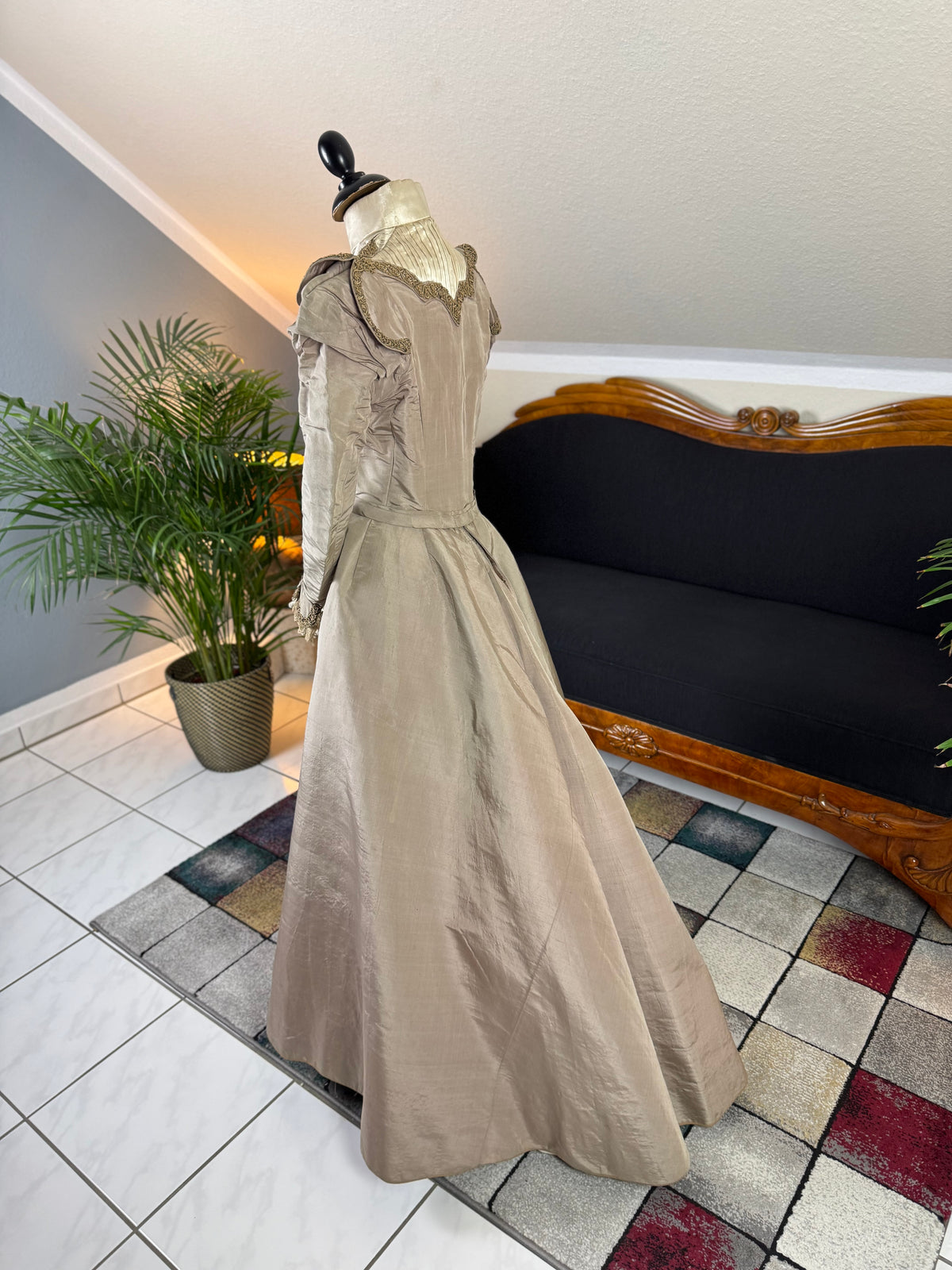 Antikes viktorianisches Gehkleid, ca. 1897 - Dreiteiliges englisches Ensemble