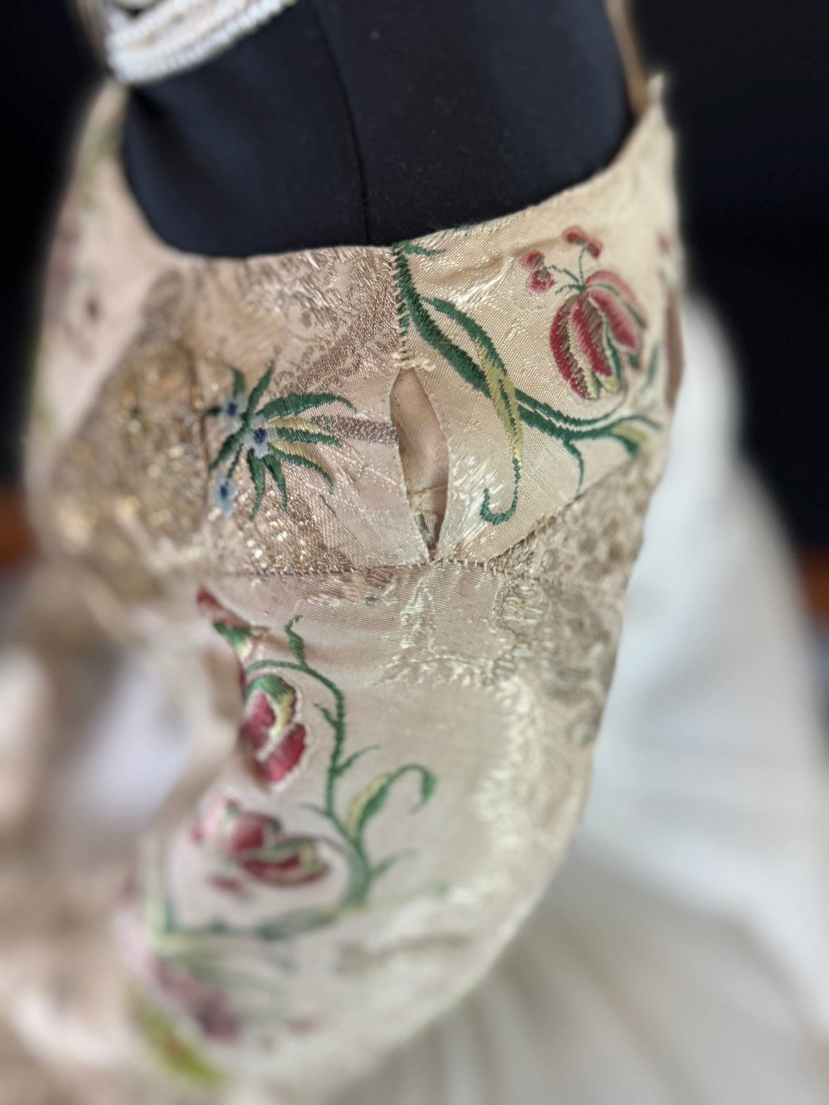 Seltenes Rokoko-Mieder, ca. 1765 – handgenähtes französisches Kleidungsstück aus dem 18. Jahrhundert
