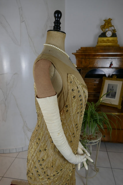 Antikes Flapper-Abendkleid, ca. 1926 – Perlenverzierte Jazz-Age-Silhouette