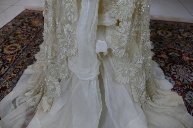 Antikes besticktes Spitzen-Bustle-Überkleid, 1880er Jahre