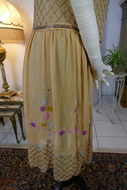 Antikes seidenes, perlenbesetztes Cocktailkleid, ca. 1926