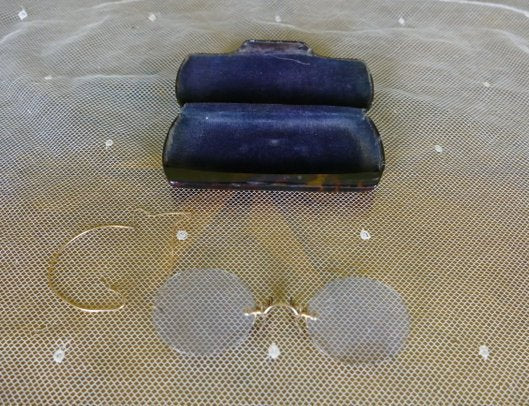 Brille mit Etui, ca. 1890