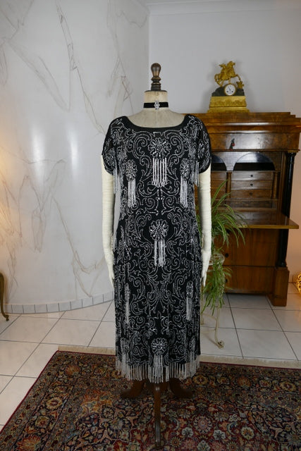 Robe à clapet brodée, France, vers 1925