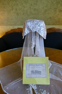 AU BON MARCHÈ Antike Kinder-Abendmütze, ca. 1900