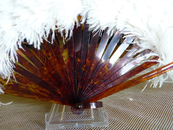 Petit éventail de mariage en plumes d'autruche, vers 1895