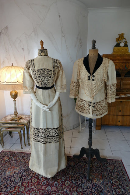 Edwardian linen walking ensemble, ca. 1906, two‑piece dress with jacket and decorative buttons, antique gown