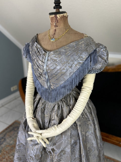1845 Austrian Biedermeier evening dress in ivory silk with puffed sleeves and fitted bodice, antique gown